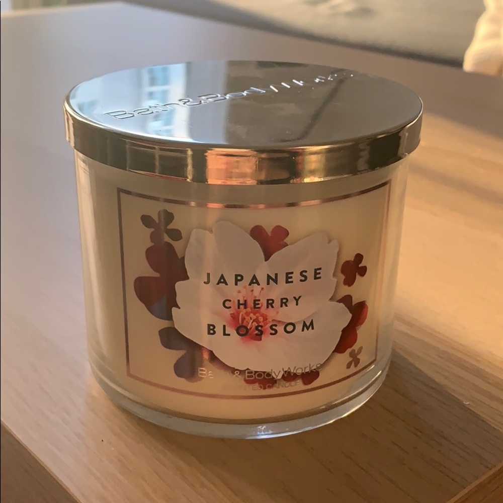 NWT Bath and Body Works 3 Wick Candle Cherry